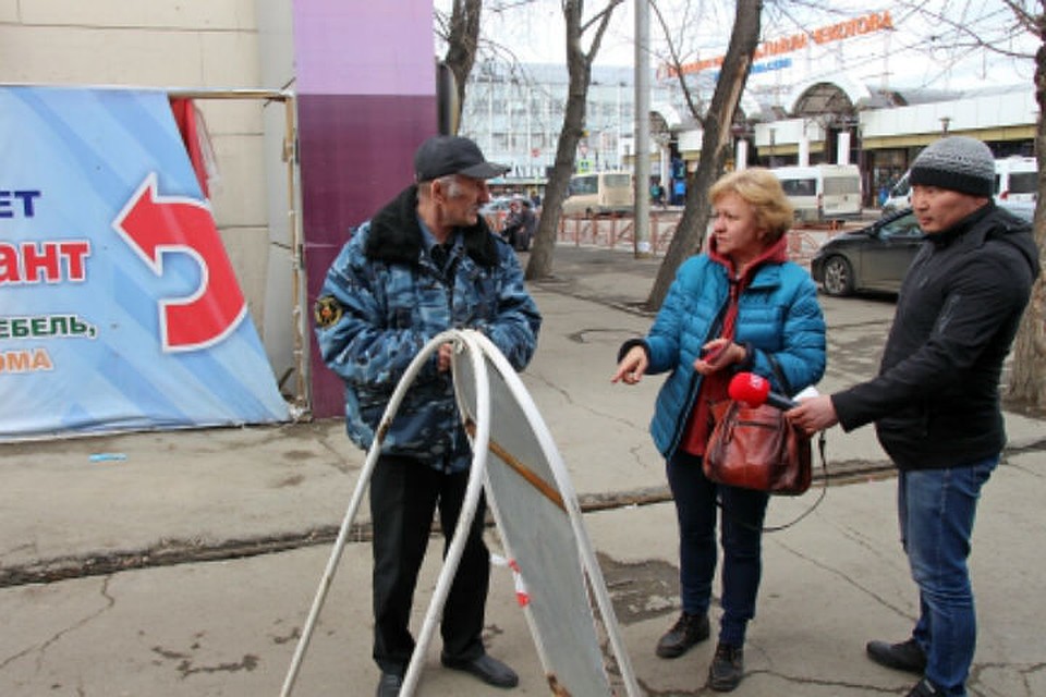 Выносные рекламные конструкции демонтируют в Иркутске. Фото: администрация Иркутска.