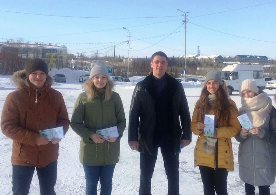 Лабытнангцам раздали 500 памяток о важности сбережения природы родного края lbt.yanao.ru