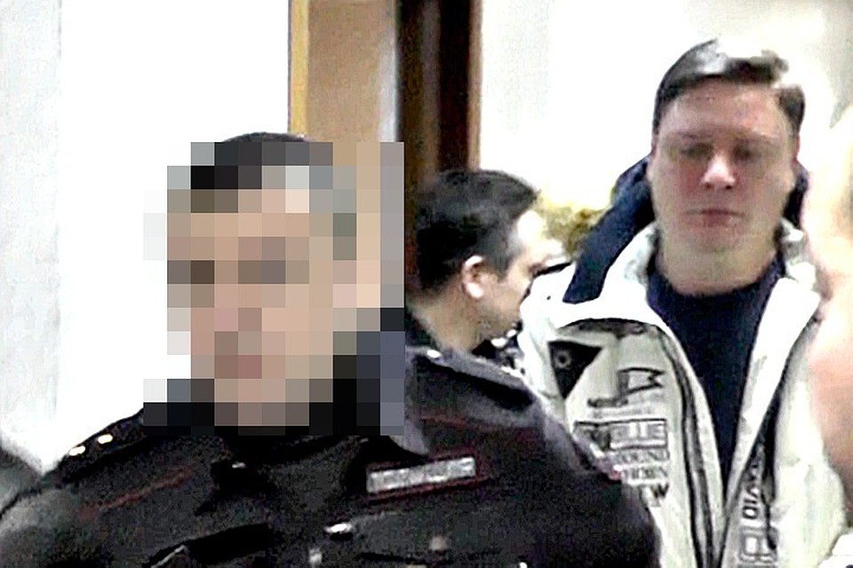 Директор мурманского филиала «Воентелекома» (справа) попался на хищении в 1,2 миллиона рублей. Мужчине придется провести 7 лет в колонии. Фото: УФСБ России по Северному флоту