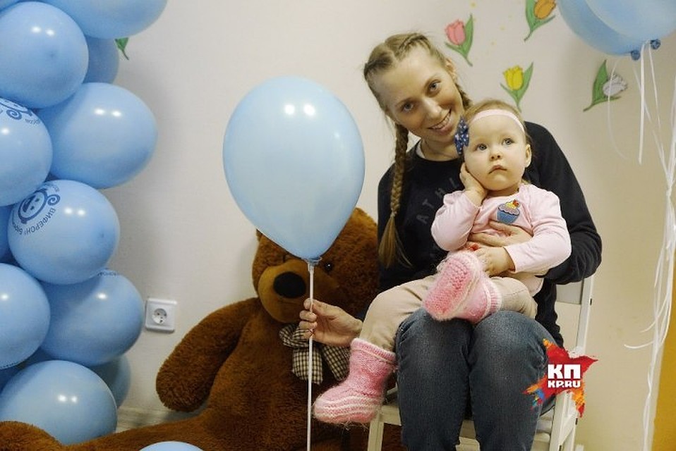 Анна с 11-месячной дочкой Софией осталась довольна мероприятием. Заинтересовался даже любящий муж и заботливый папа Константин – приехал к семье на праздник