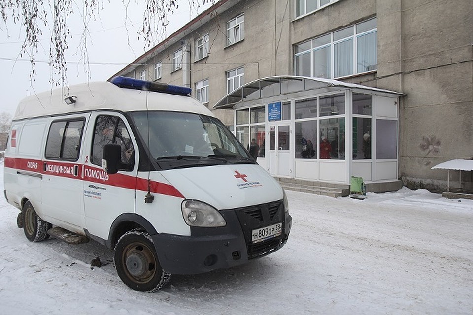 Бригада врачей скорой помощи доставила пострадавшую областную больницу