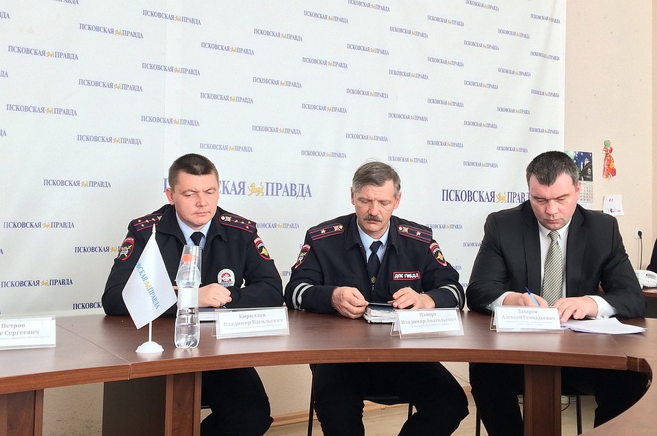 На встрече с журналистами начальник ОГИБДД УМВД России по Пскову Владимир Папорт рассказал о количестве аварий в Пскове.