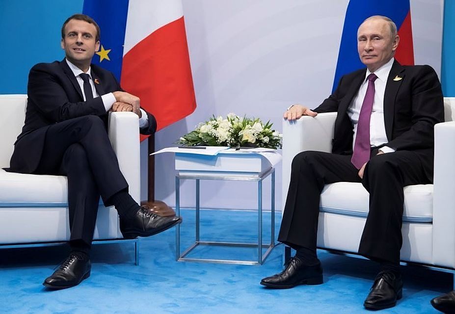 Путин и Макрон обсудили ситуацию в Сирии Путин и Макрон обсудили ситуацию в Сирии