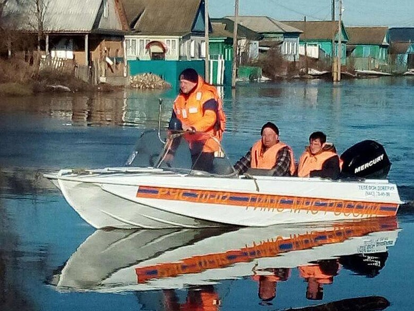 Большая вода постепенно отступает.