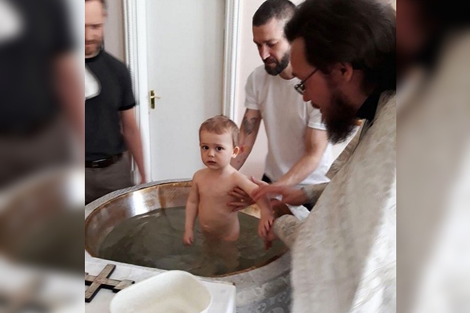 Владимир Кристовский впервые показал полуторагодовалого сына Федю