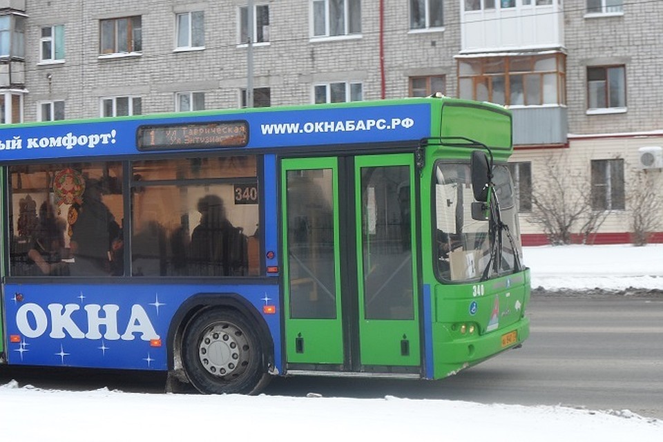 Бесплатные автобусы предоставлены для перевозки верующих горожан на кладбище.