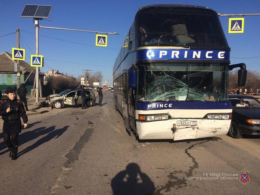 Водитель и пассажирка кроссовера с травмами оказались в больнице