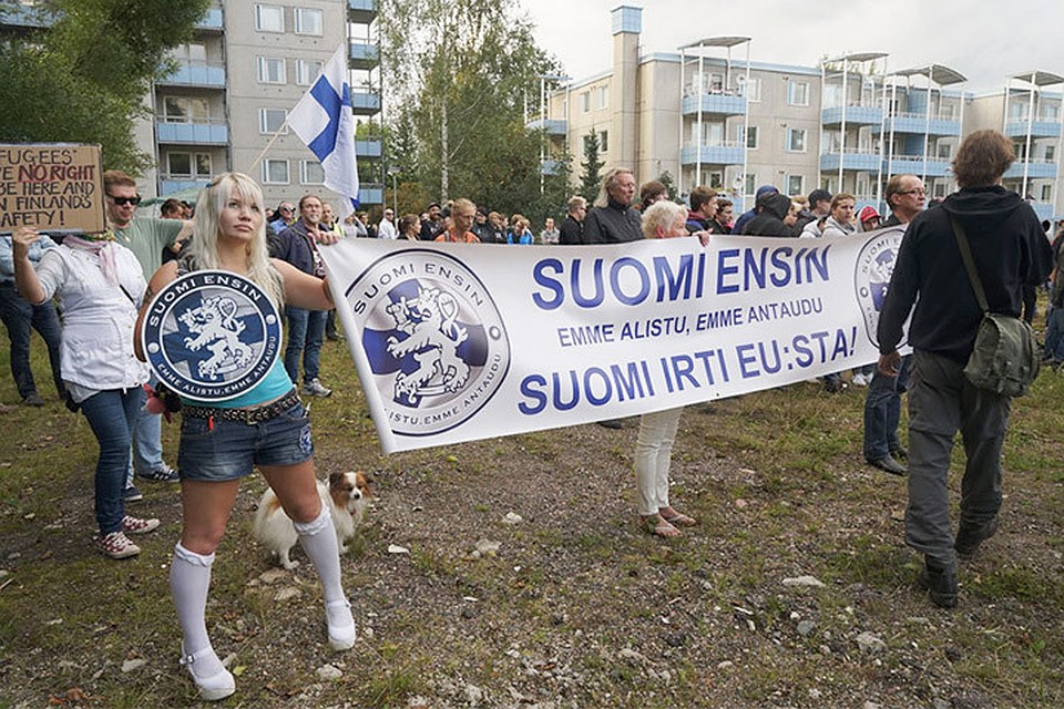 Участники пикета «Финляндия в первую очередь» (Suomi Ensin) подозреваются в совершении десятка криминальных преступлений от насилия до экстремизма. Фото: с сайта iltalehti.fi