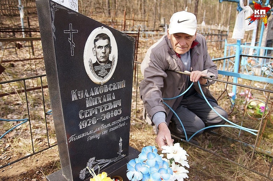 Тысячи белорусов посещают кладбища в чернобыльской зоне