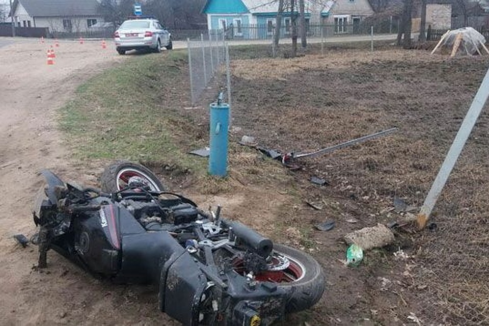 В Орше мотоцикл врезался в железный столб. Фото: ГАИ УВД Витебского облисполкома