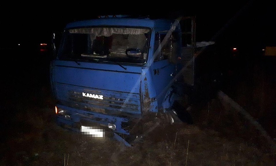 В Башкирии легковушка врезалась в «КамАЗ» В Башкирии легковушка врезалась в «КамАЗ»