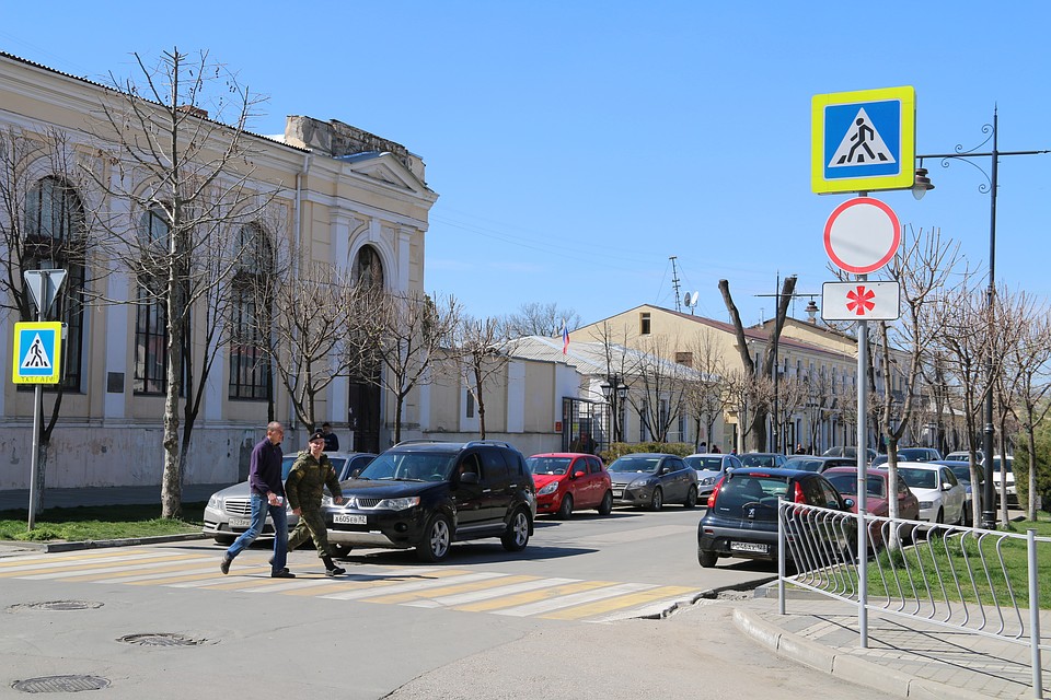 Машины будут забирать эвакуаторы.