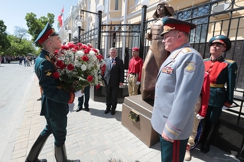 Новый памятник открыли в центре Ростова. Фото: пресс-служба губернатора РО