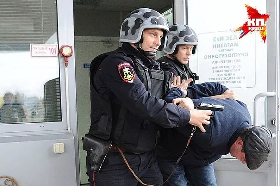 Полицейские задержали любителя халявы.