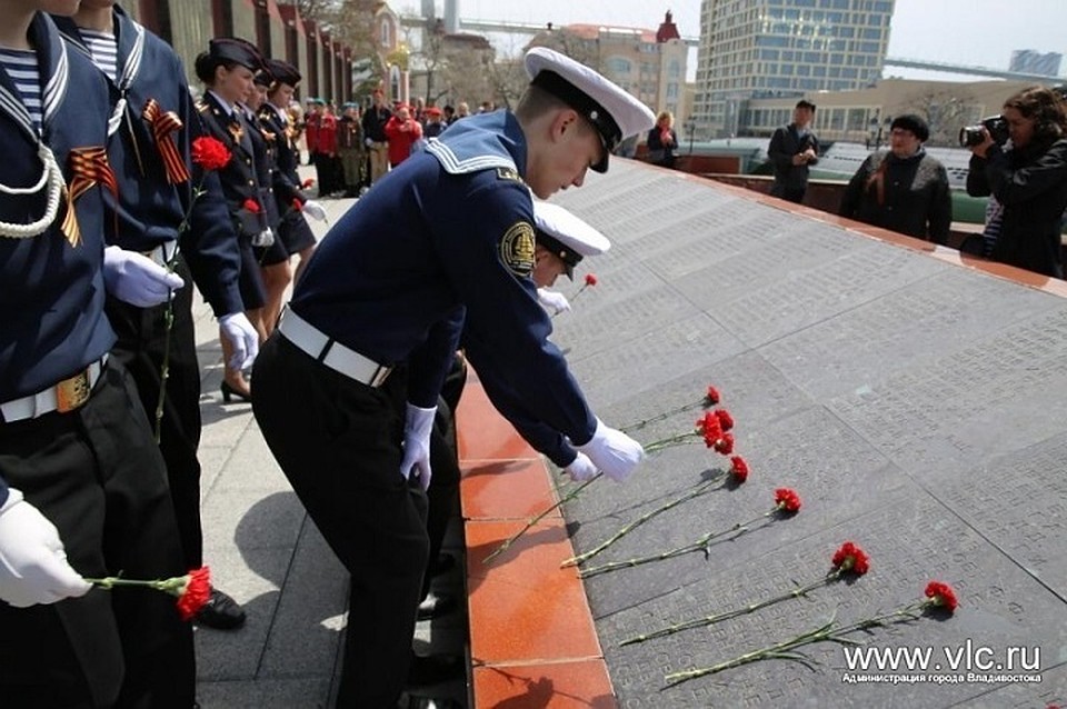 Стена памяти находится на Корабельной набережной Владивостока. Фото: vlc.ru