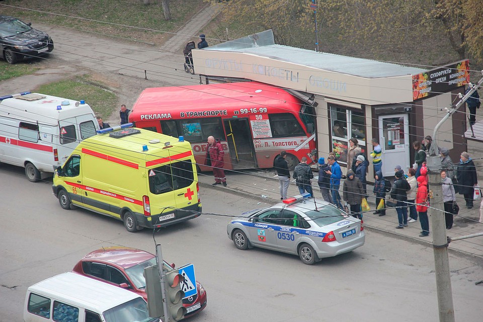 Очевидцы сообщили, что водителю автобуса стало плохо.
