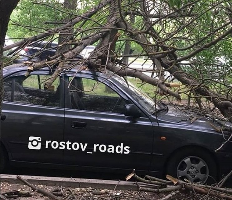 Фото с места ЧП из паблика Instagram @rostov_roads.