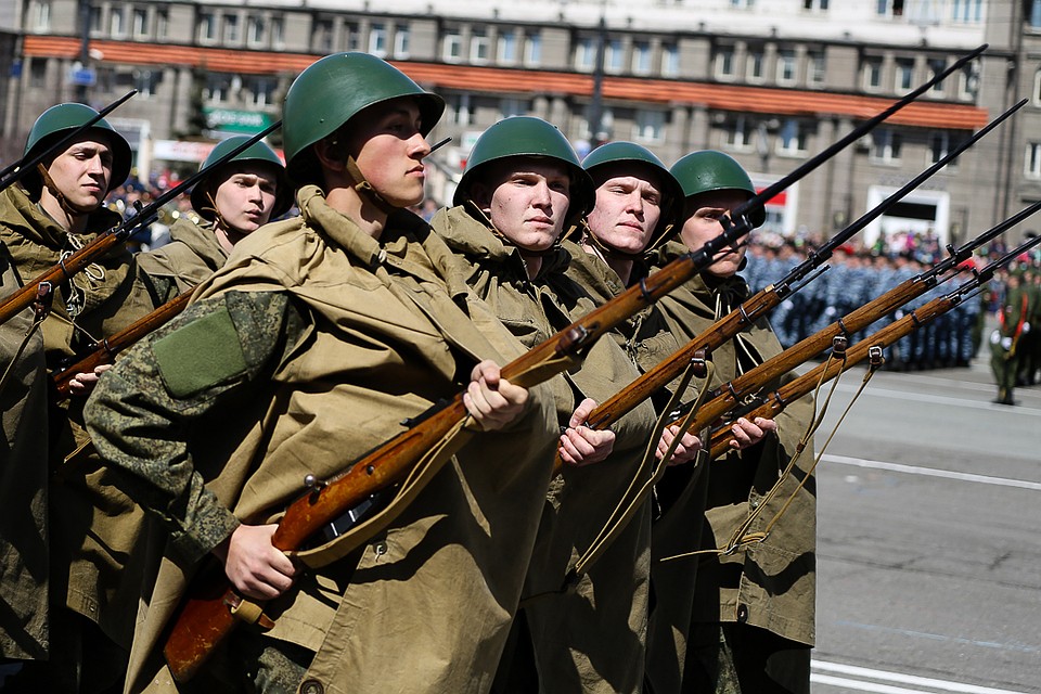 На парад вышли в раритетной форме.