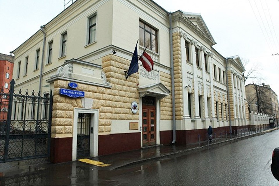 Новостью «номер 1» в Латвии стало нападение 9 мая на посольство балтийской страны в Москве. Фото: с сайта msk.ros-spravka.ru