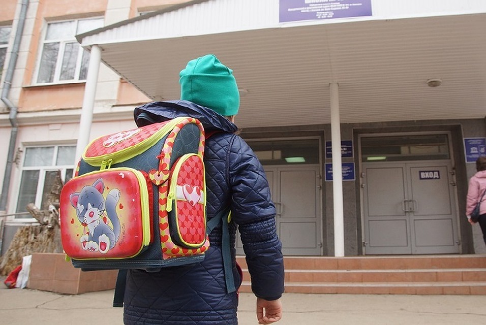 12-летняя Виолетта С. не ходит в школу с декабря. Фото из архива "КП"