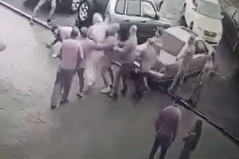 Во Владикавказе массовая драка переросла в перестрелку. Фото: скриншот видео