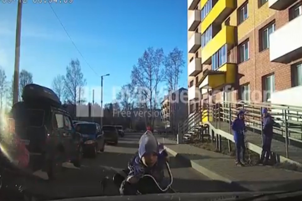 В Коминтерне юный велосипедист попал под колеса автомобиля. Фото: скриншот с видео