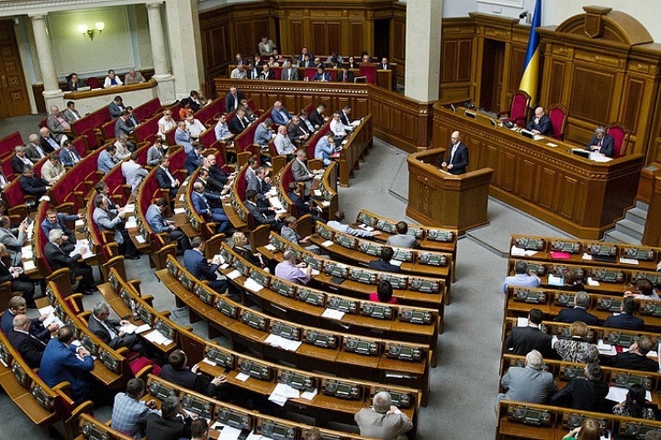 В Верховной раде собирают подписи за отставку Порошенко