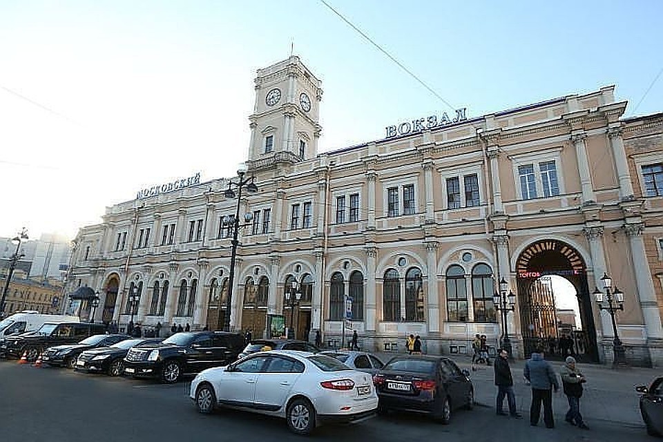 В дни ПМЭФ около Московского вокзала будут сложности с парковкой