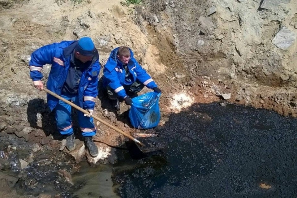 ЧП в Иркутской области: произошла утечка нефти, вещество попало в Ангару