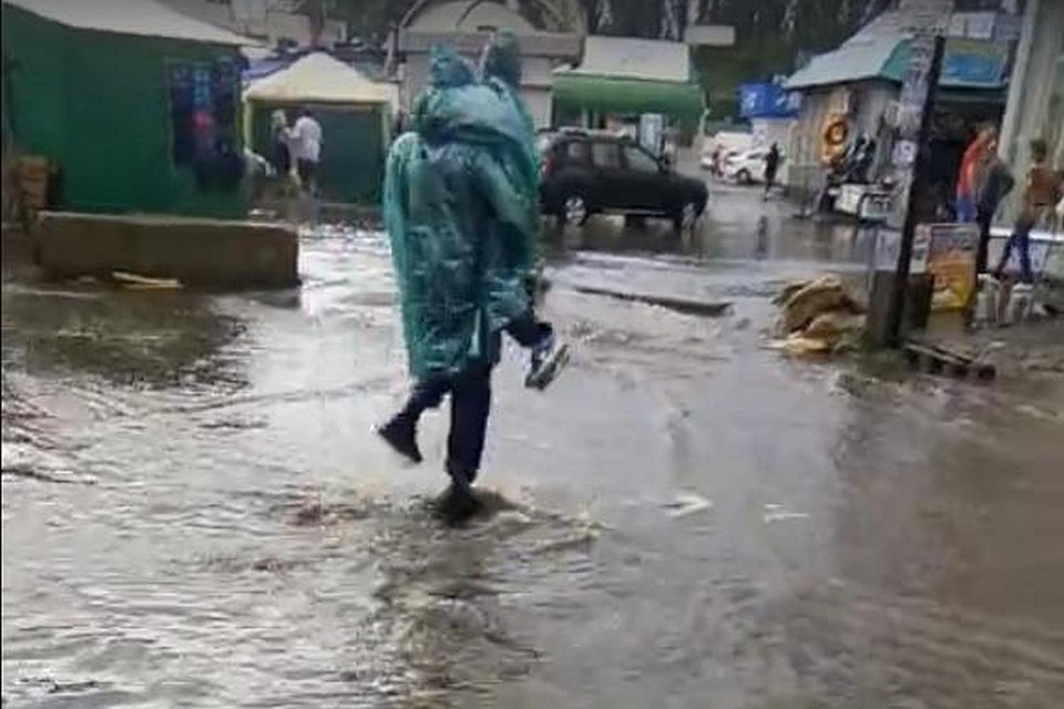 На Соколе затопило улицу