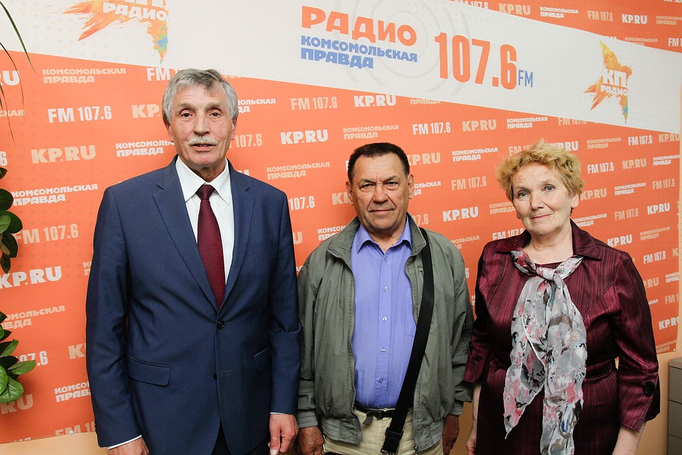 Александр Любимов, депутат Госсовета УР, Гелий Ломаев, председатель Удмуртского республиканского общества пчеловодов, Светлана Евдокимовская, зам.председателя Удмуртского республиканского общества пчеловодов
