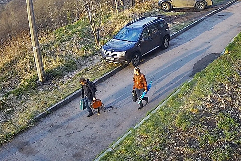 Двое мурманчан - парень и девушка - встали на путь криминала. Молодые люди избрали себе легкую добычу в виде строительных вагончиков.