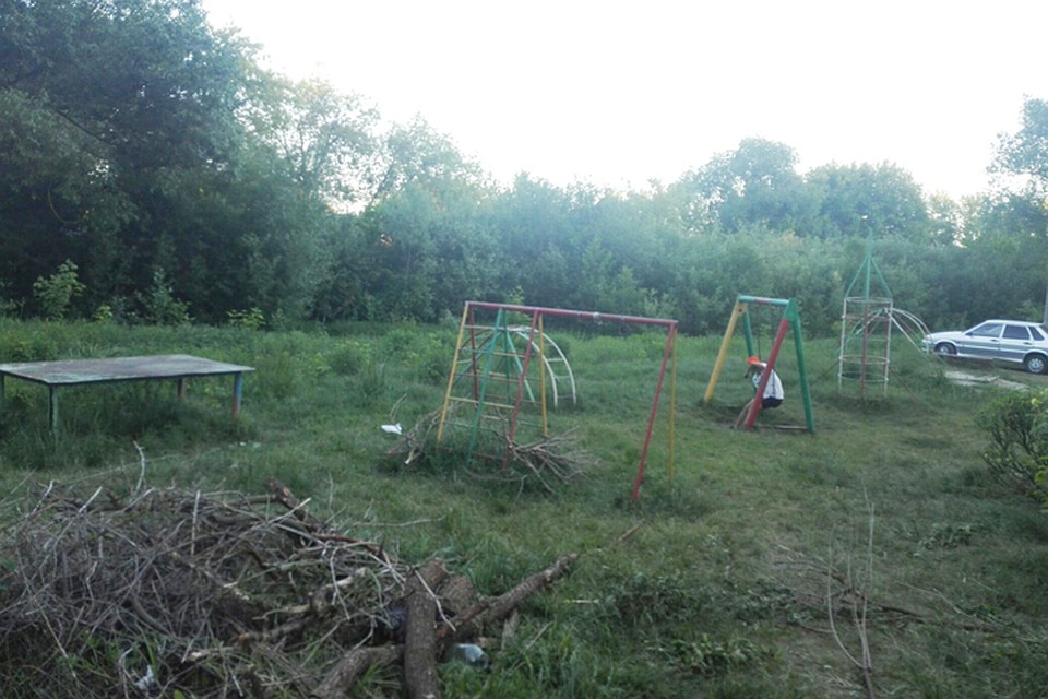 Детская площадка в Володарском районе Брянска. Фото: vk.com, Станислав Баренов.