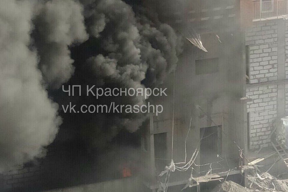 Огромный столб дыма над Красноярском напугал горожан. Фото: ЧП - Красноярск.