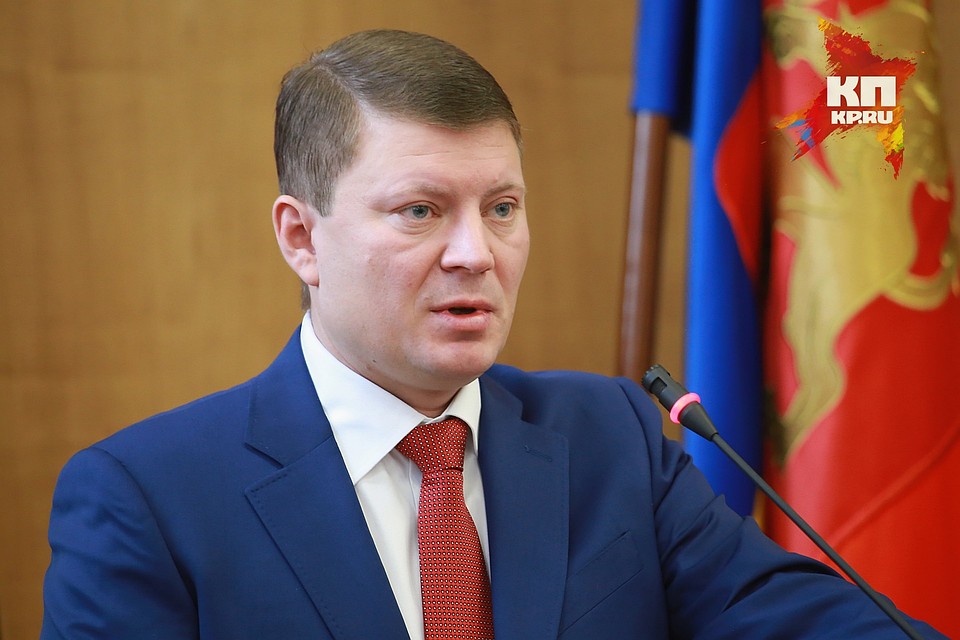 Мэр на личном примере показал, что вклад в экологию города может внести каждый