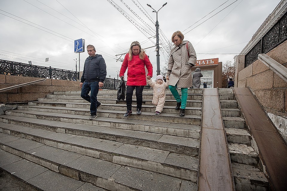 Переходы в центре Челябинска сегодня - это стыд и позор.