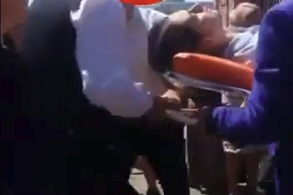 Девочку унесли на носилках с ЕГЭ