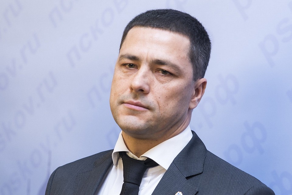 Глава региона сообщил, что его рабочий день начинается в 9:00, а заканчивается в 22:00 и 23:00, а то и глубокой ночью.