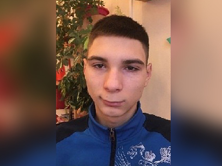 Это 17-летний Андрей Коротковских, если вы его видели, позвоните по номеру 02. Фото: «Легион-Спас».