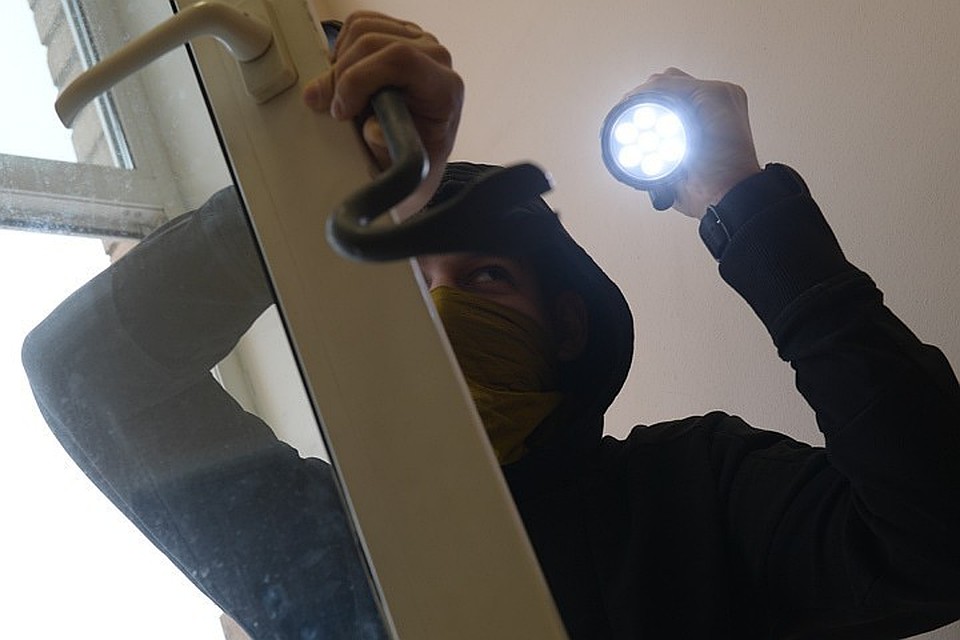 После двух дней слежки двое ангарских школьников ограбили дом одноклассника