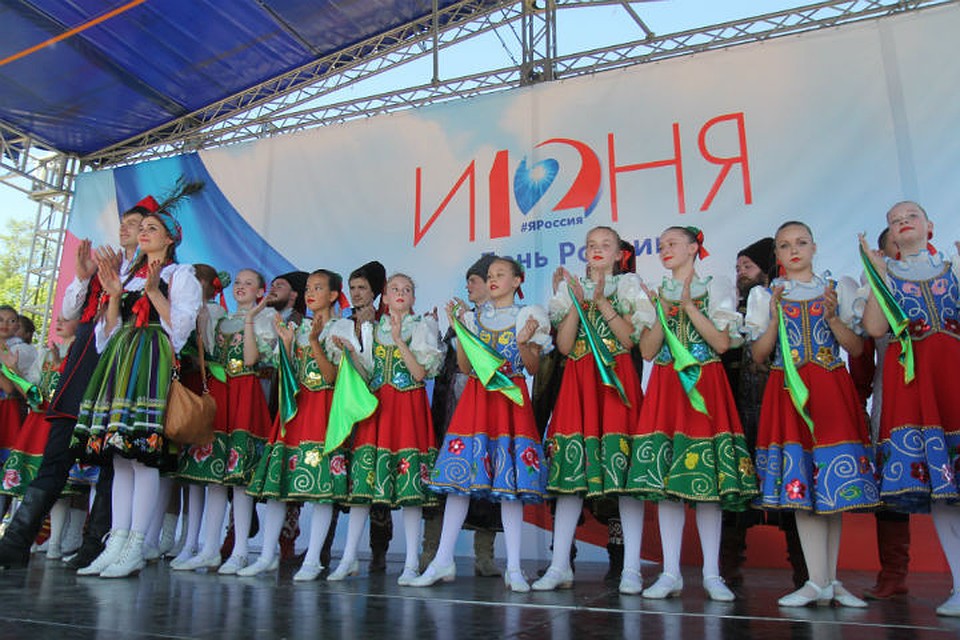 День России 2018 в Иркутске: акция Живой флаг и юбилейная Байкальская ярмарка