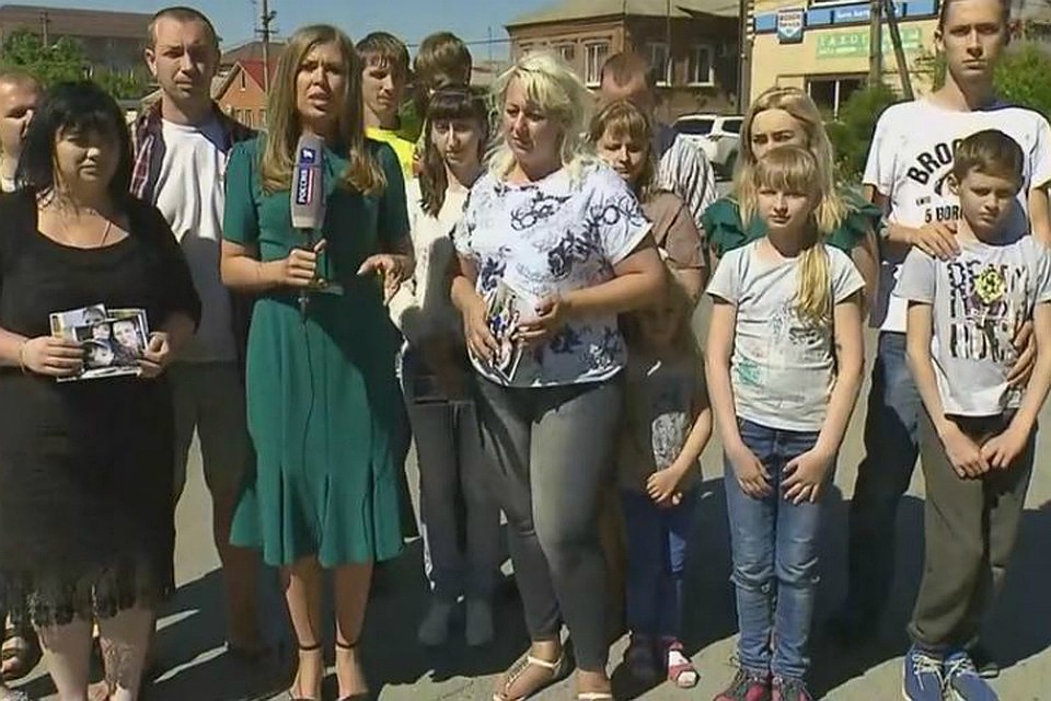 Оказывается, даже сейчас есть законные механизмы, чтобы не заставлять беженцев мотаться через каждые три месяца за границу, не неспокойный Донбасс, за продлением разрешения на проживания в РФ. Фото: стоп-кадр с Прямой линии.