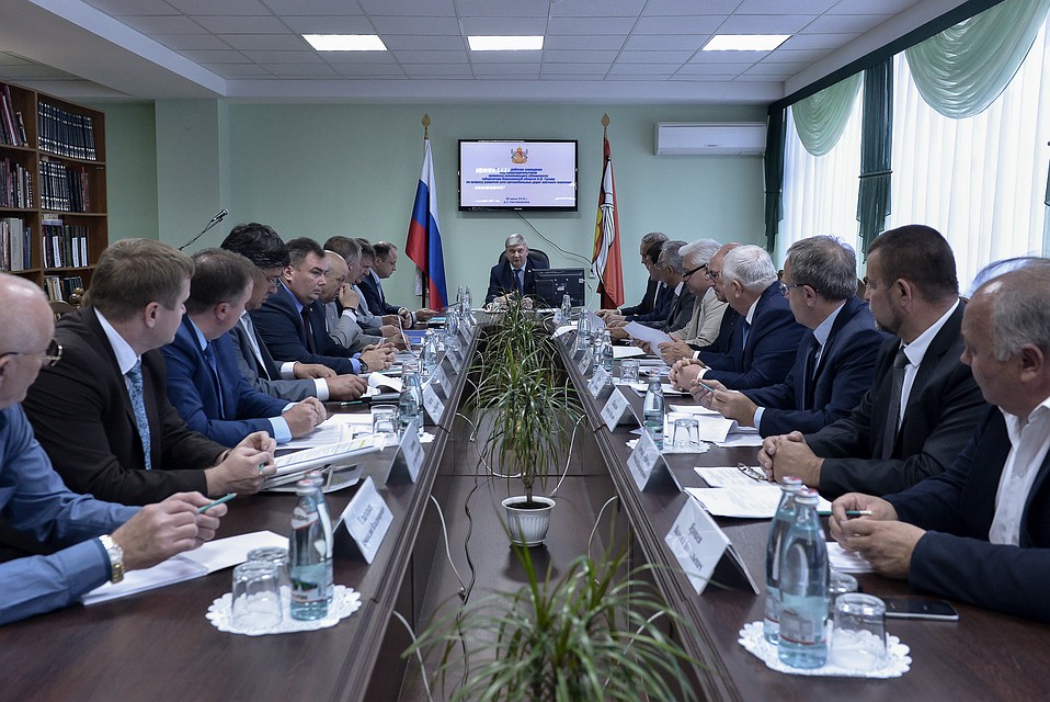 Александр Гусев провел в Кантемировке совещание по развитию дорог.