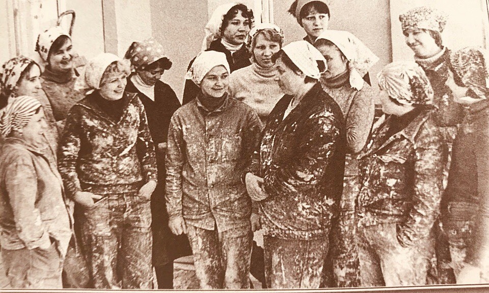 Комсомольско-молодежная бригада маляров треста «Калининстрой-1». Фото: из книги «Комсомол - моя судьба»