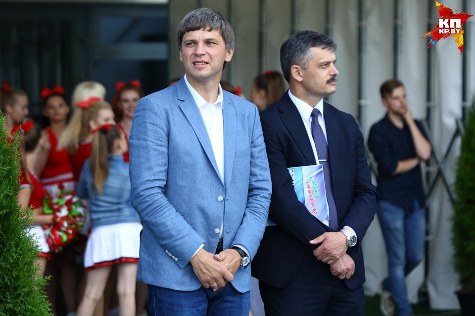 Министр спорта Сергей Ковальчук (справа) с главой БФЛА Вадимом Девятовским.