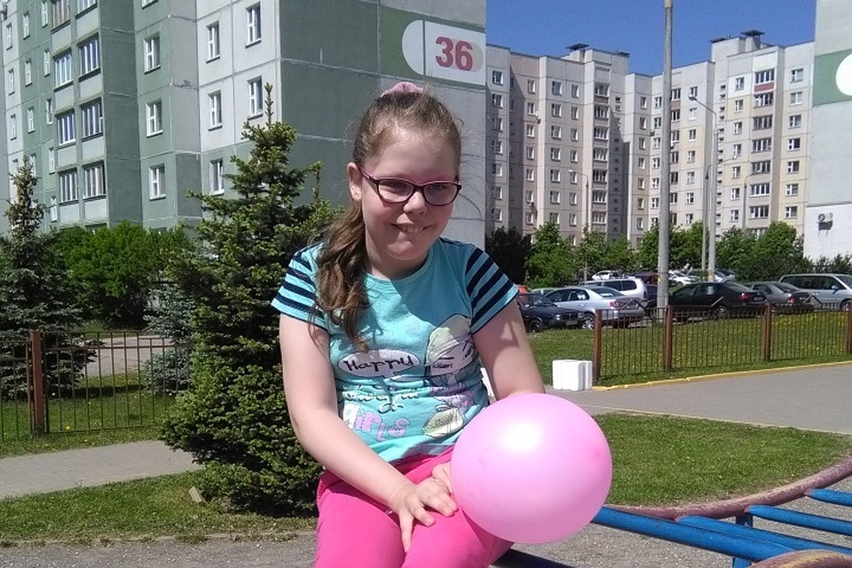 У Ксюши есть мечта - научиться кататься на самокате