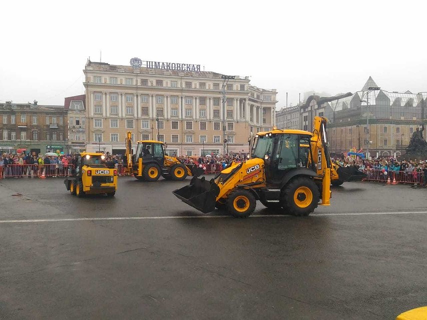 Танец экскаваторов.
