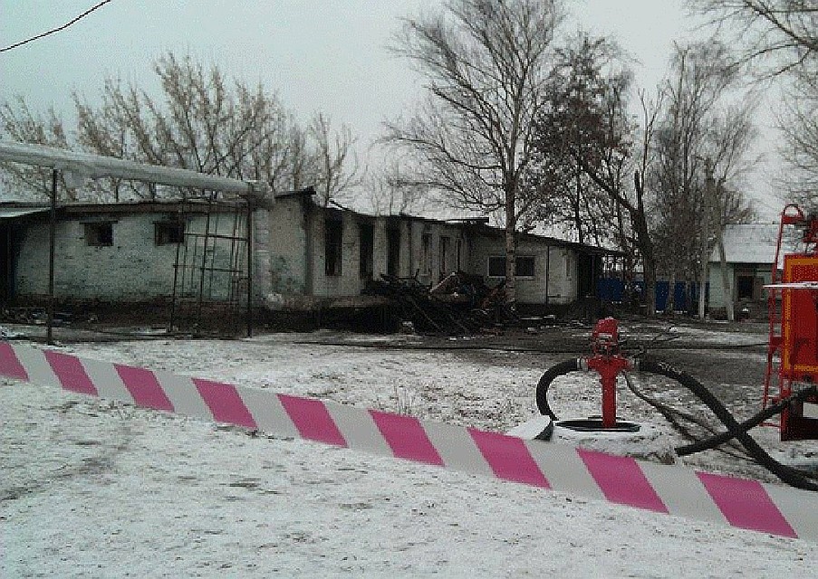 Пожар в интернате тушили почти четыре часа.