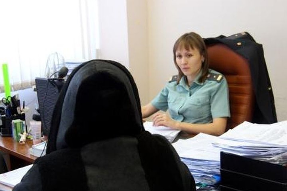 Приставы забрали детей из неблагополучной семьи.