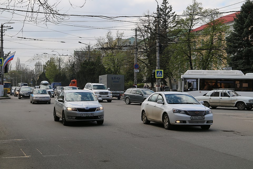 Деньги, полученные от оплаты налога, тратят на поддержание, ремонт и строительство дорог в Крыму.